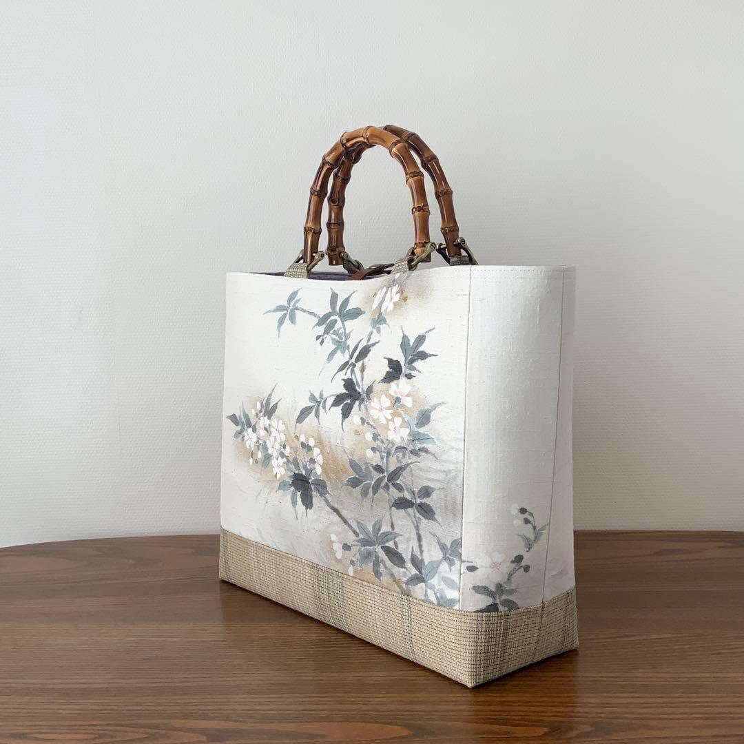A4サイズ対応　紬帯　手描きの枝桜　リメイク　バンブーハンドルバッグ　ポーチ付き
