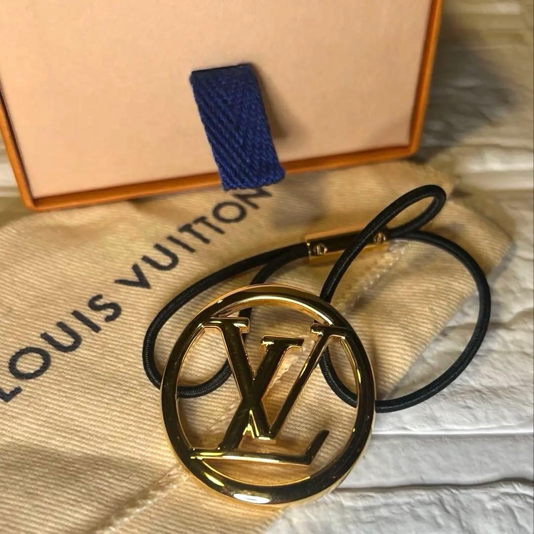 m*♡様 ルイ・ヴィトン ヘアゴム LVロゴ ゴールド