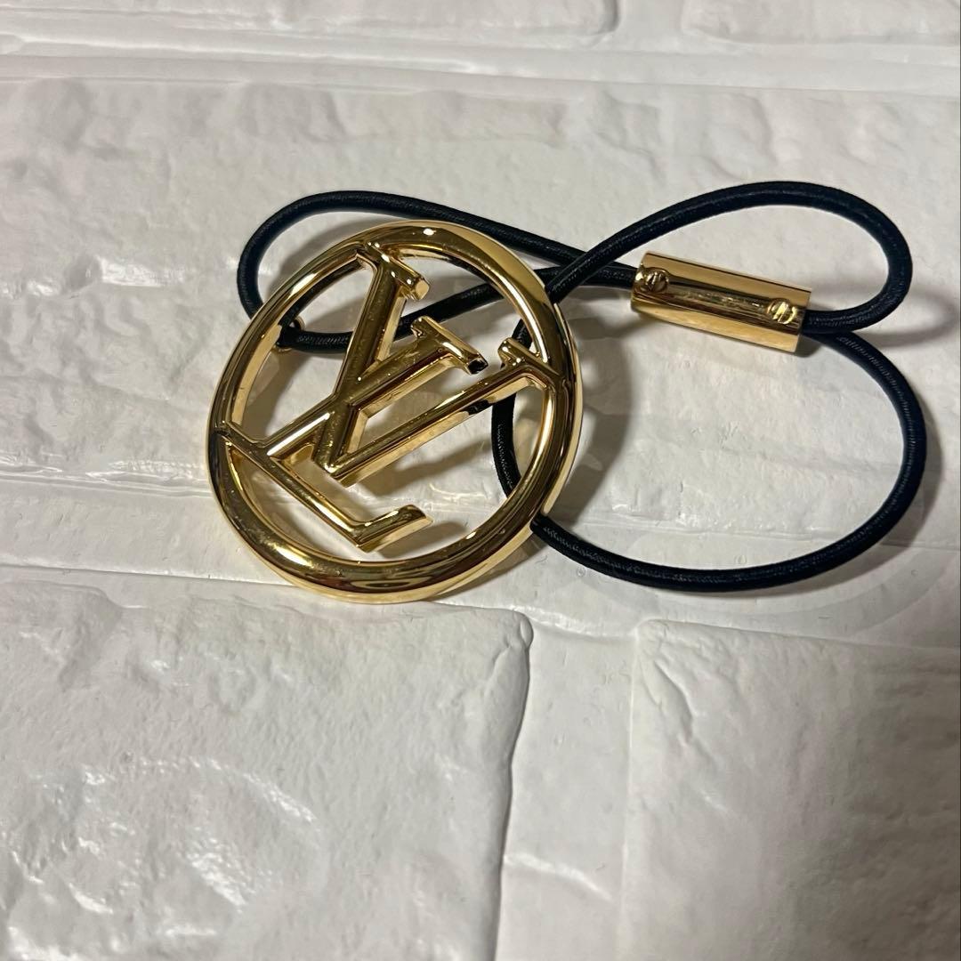 m*♡様 ルイ・ヴィトン ヘアゴム LVロゴ ゴールド