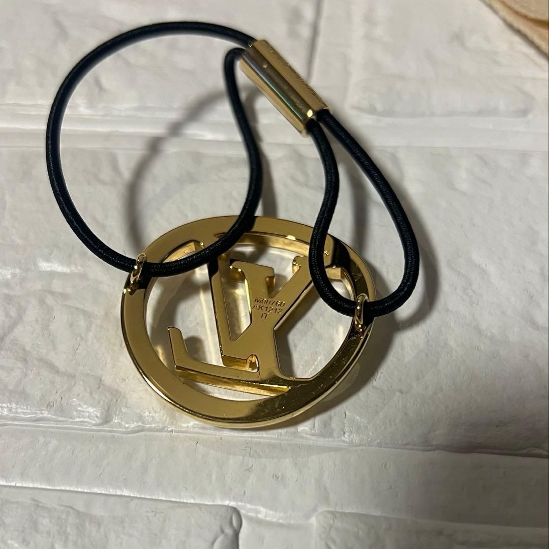 m*♡様 ルイ・ヴィトン ヘアゴム LVロゴ ゴールド