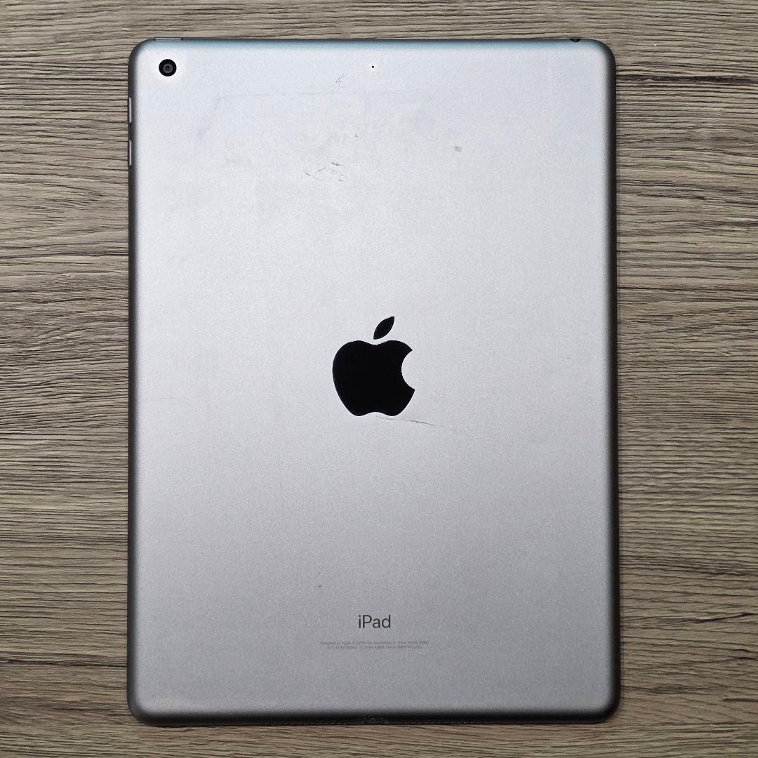 iPad 第6世代 Wi-Fiモデル 9.7インチ 32GB スペースグレイ
