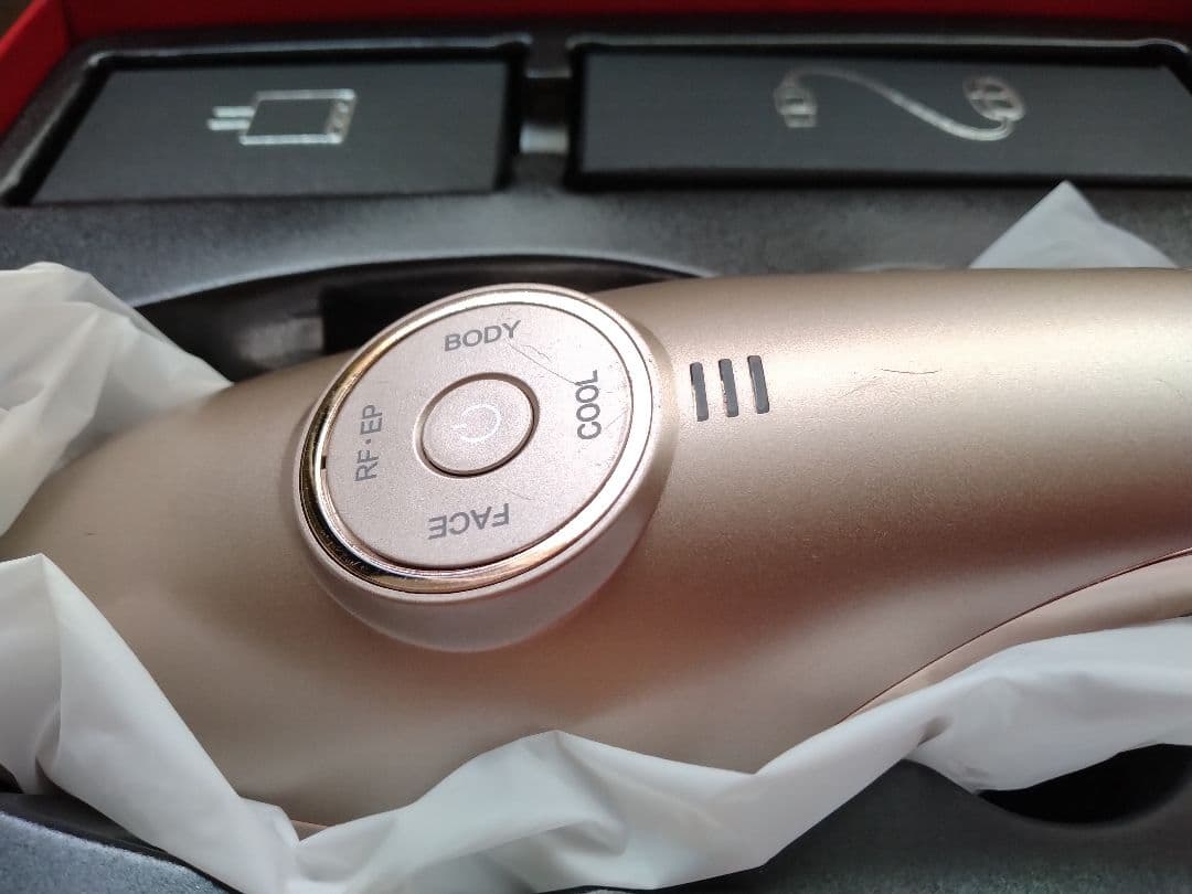 MEラボンエクラ 美顔器　IKKOさんプロデュース