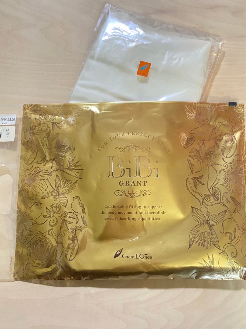 【新品・未使用】グラントイーワンズ レディースパンプ半袖 ホワイトS