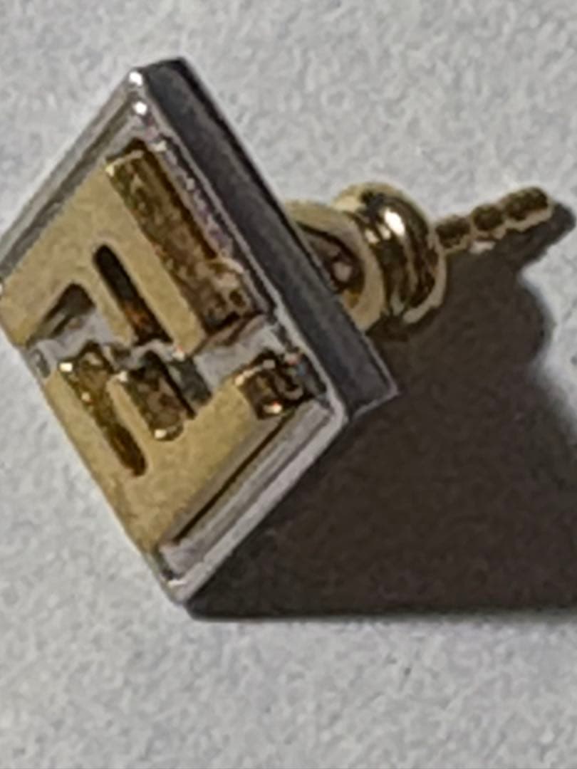 FENDI 片耳 ピアス FFロゴ 9mm 専用 イエロー箱付き 正規品