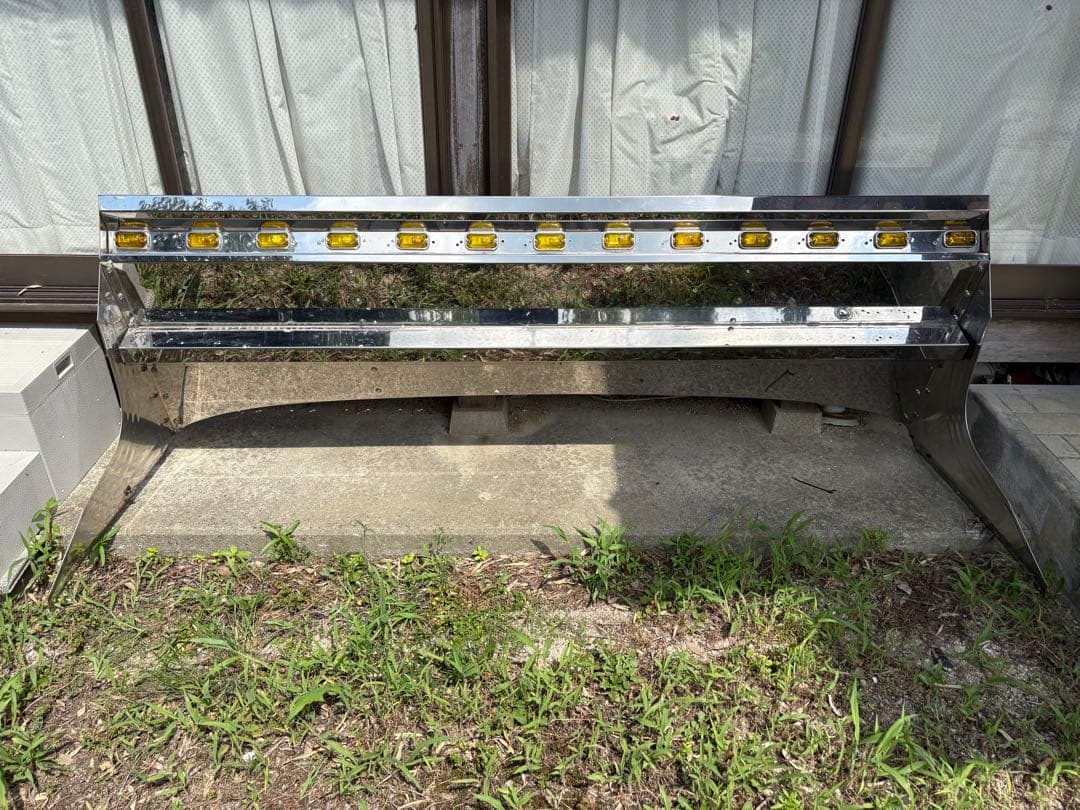 UDクオン　フロントバイザー