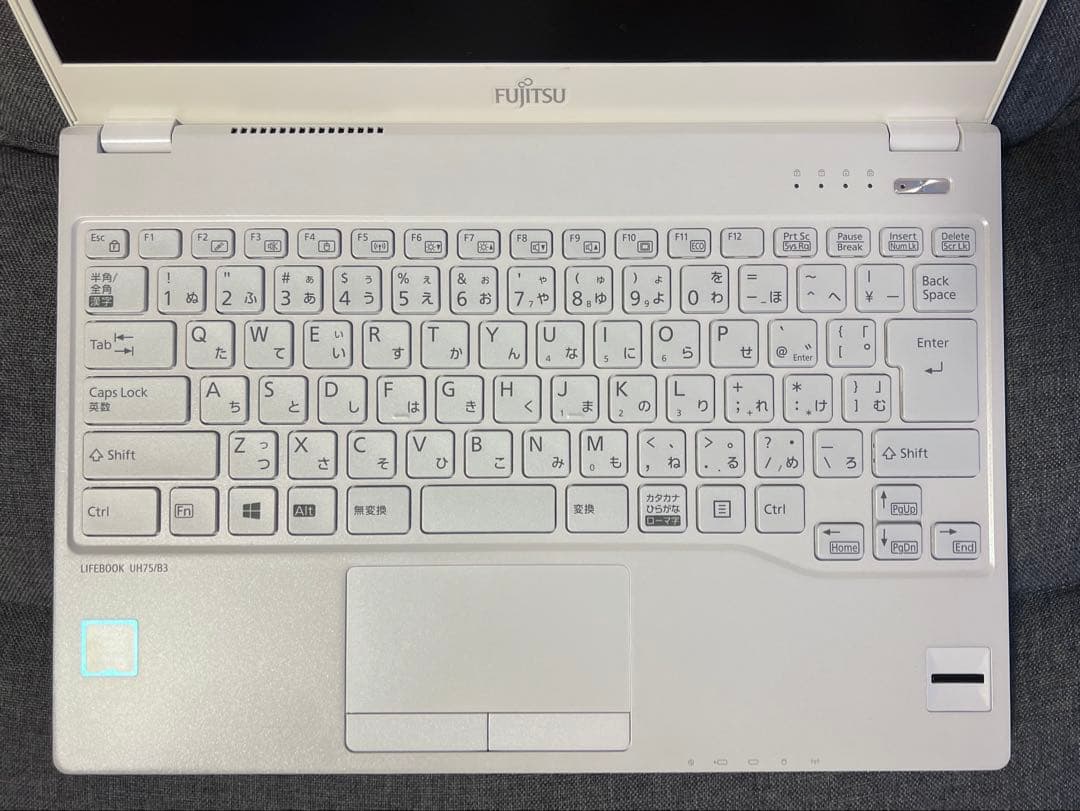 富士通 LIFEBOOK 薄型軽量ノートPC 初期化済み 充電コード 説明書 付