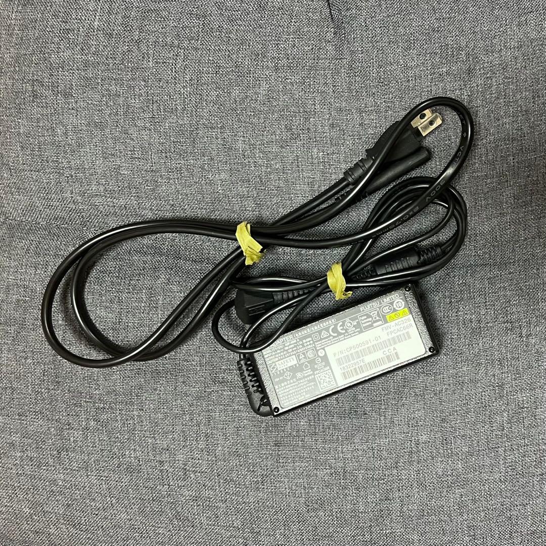 富士通 LIFEBOOK 薄型軽量ノートPC 初期化済み 充電コード 説明書 付