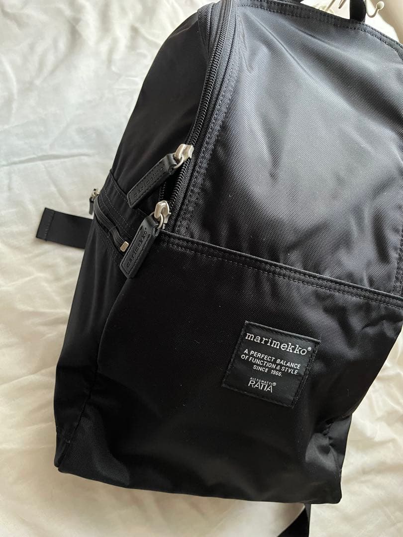 【美品】marimekko Metro バックパック ブラック