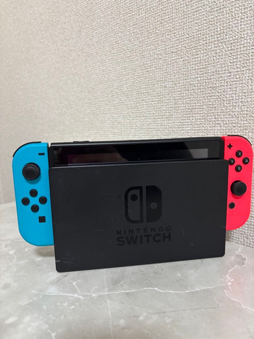 ⭐︎美品⭐︎任天堂Switch 本体バッテリー強化版ケース、コントローラ３つ！