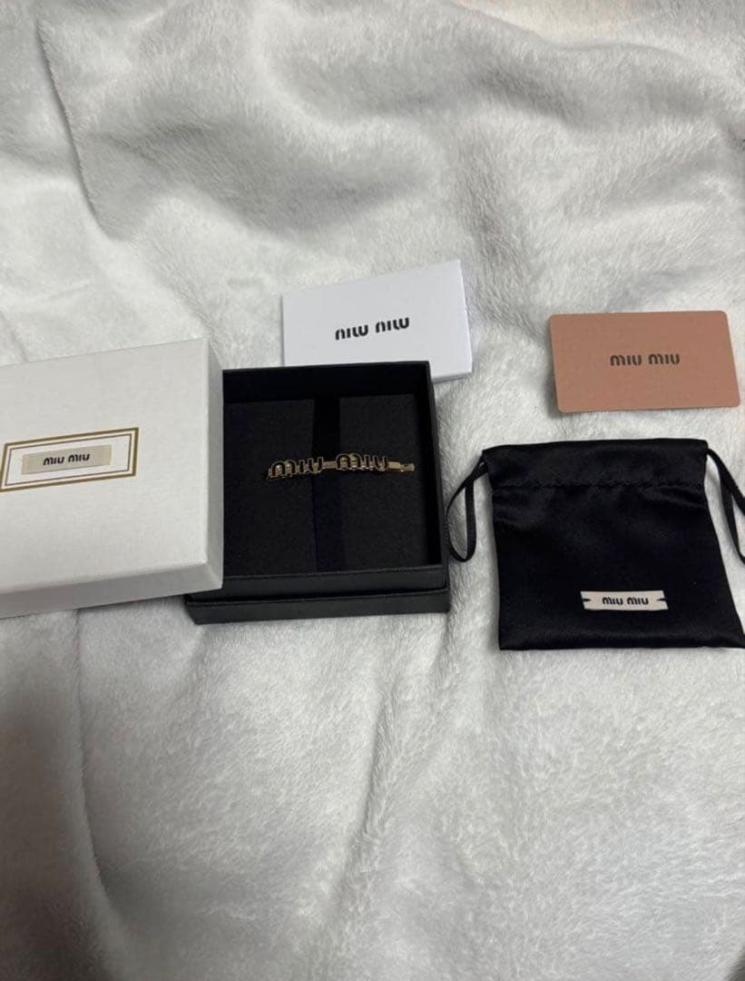 miumiu エナメルメタル ヘアクリップ