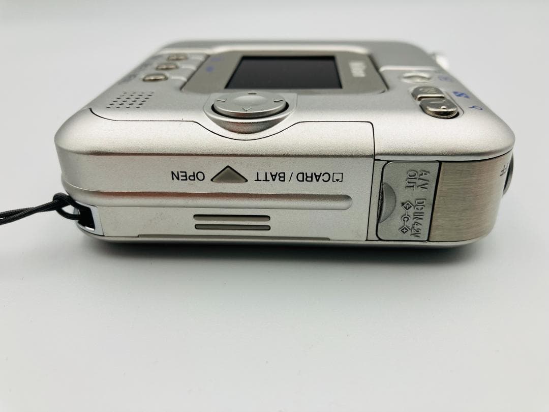 ニコン COOLPIX SQ　シルバー