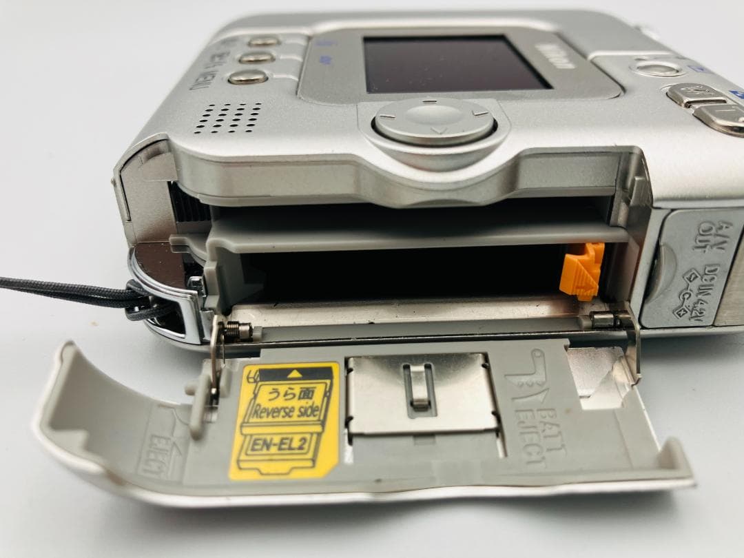 ニコン COOLPIX SQ　シルバー