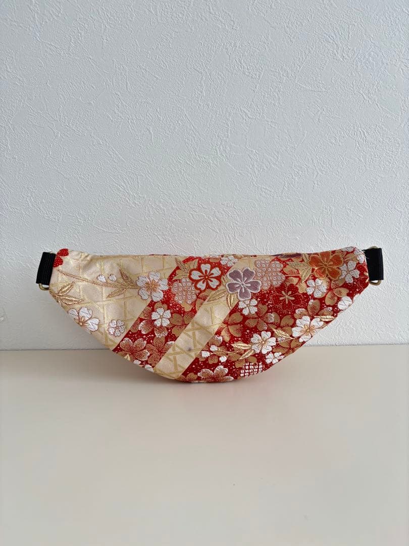 帯リメイク クロスボディバッグ｜華やかな花柄｜和モダンボディバッグ｜一点物