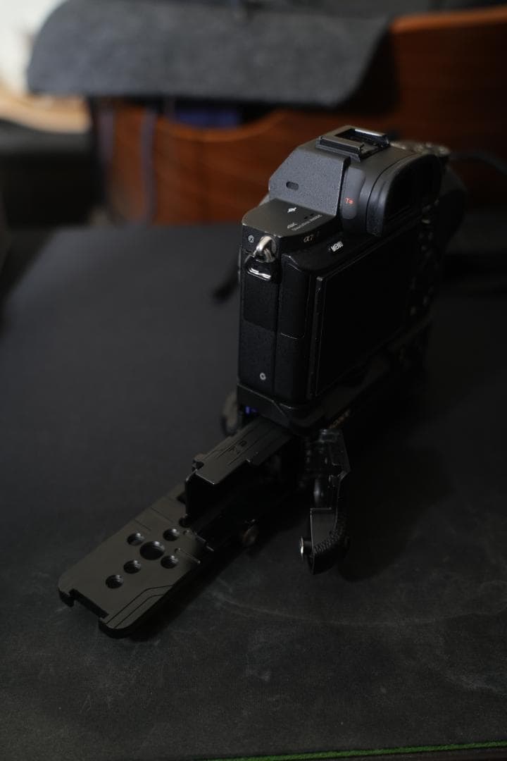 α7Rii ＋SamyangAF24f2.8mm 縦グリップ