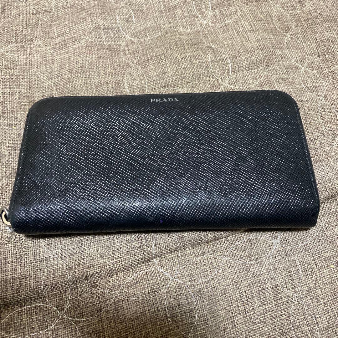 プラダ　長財布