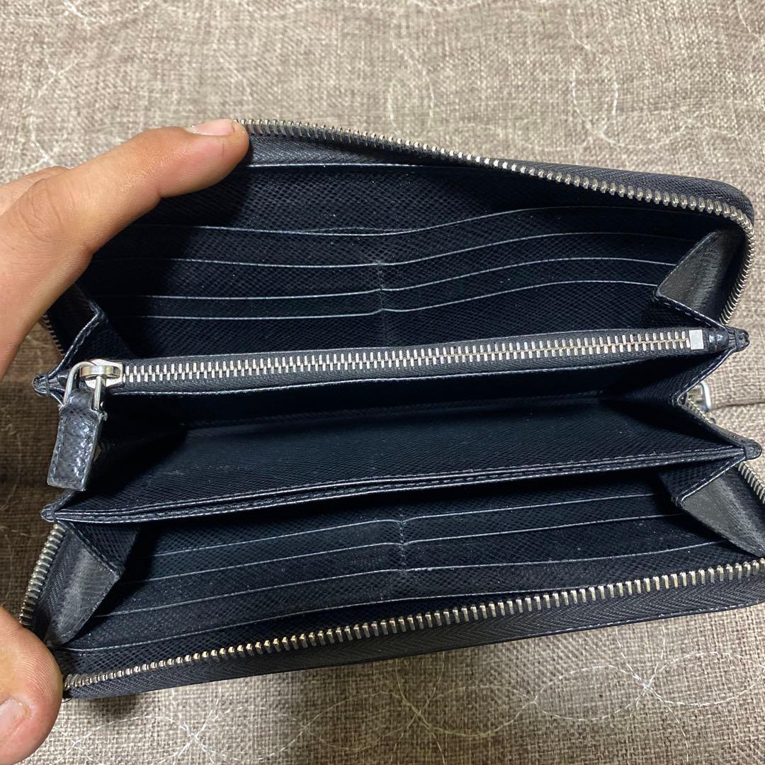 プラダ　長財布