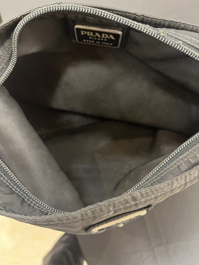 PRADA ブラックナイロンショルダーバッグ