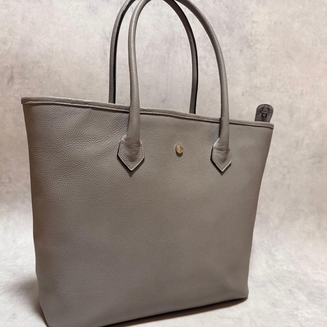 極美品 hinn ヒン トートバッグ シボ革 レザー グレー 大容量 A4○