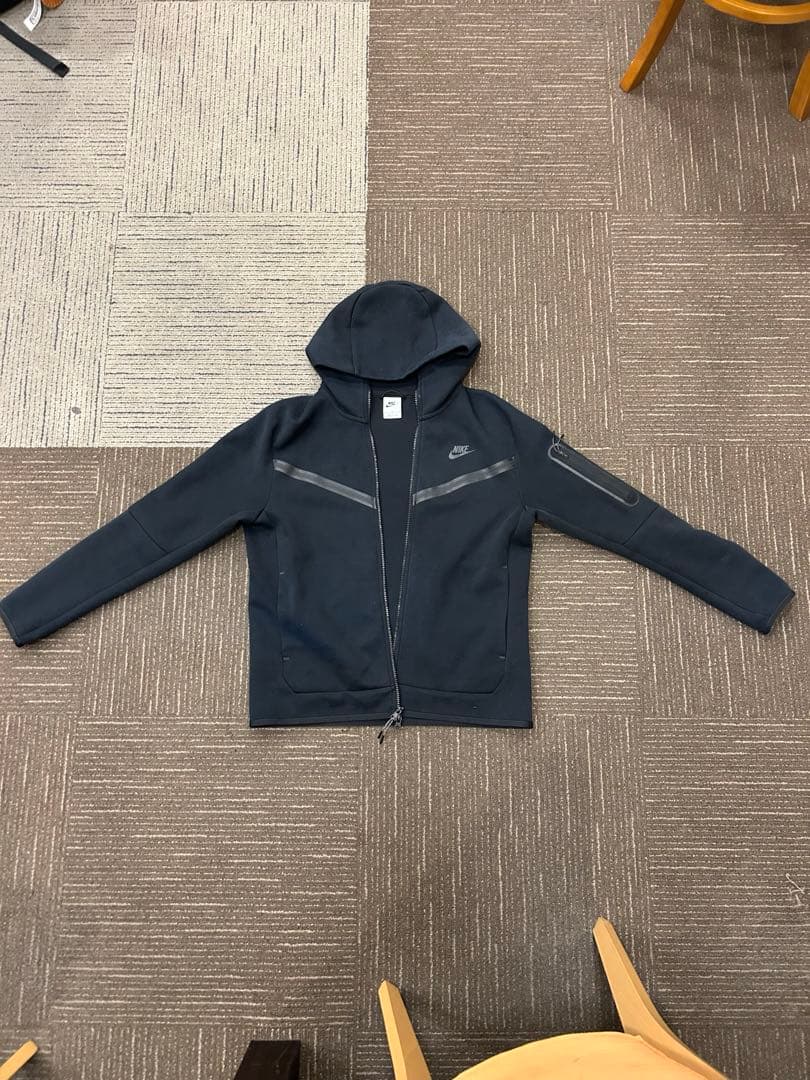 NIKEテックフリース黒上