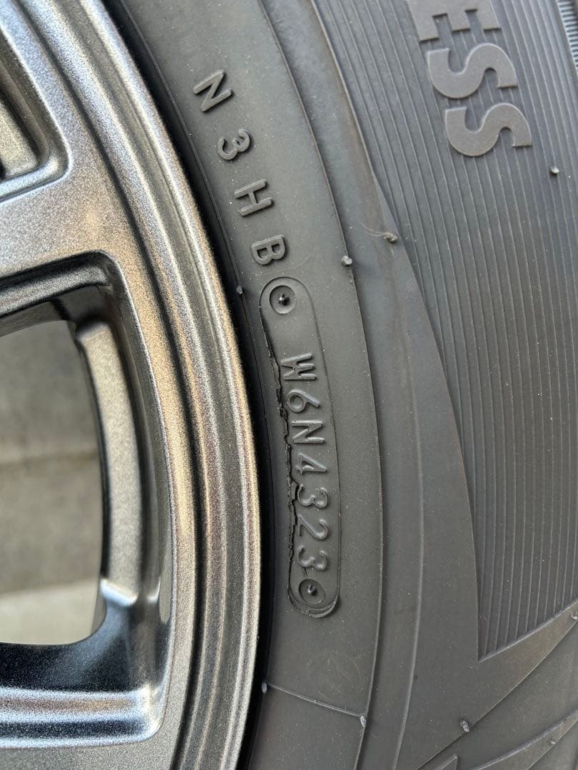 【美品！送料込み！値下げ交渉可】23年製　スタッドレスタイヤホイール4本セット