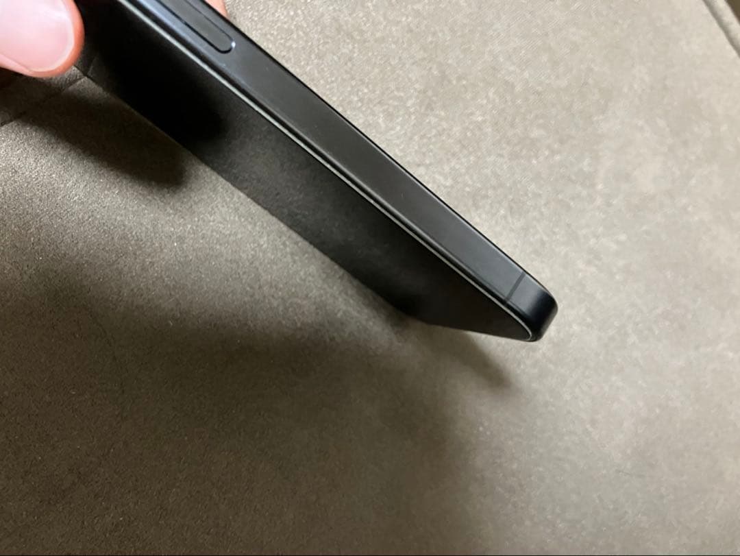 iPhone 15 Pro ブラックチタニウム　128GB 美品