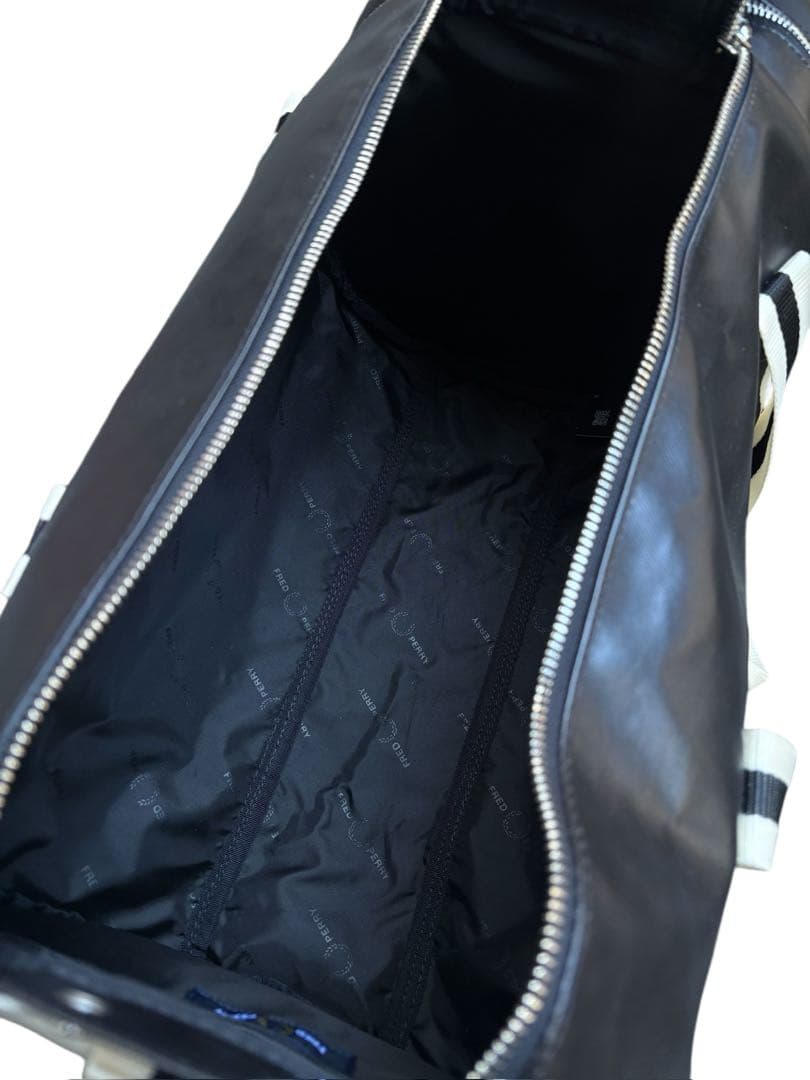 【完売品】FRED PERRY フレッドペリー　ボストンバック　ドラムバッグ