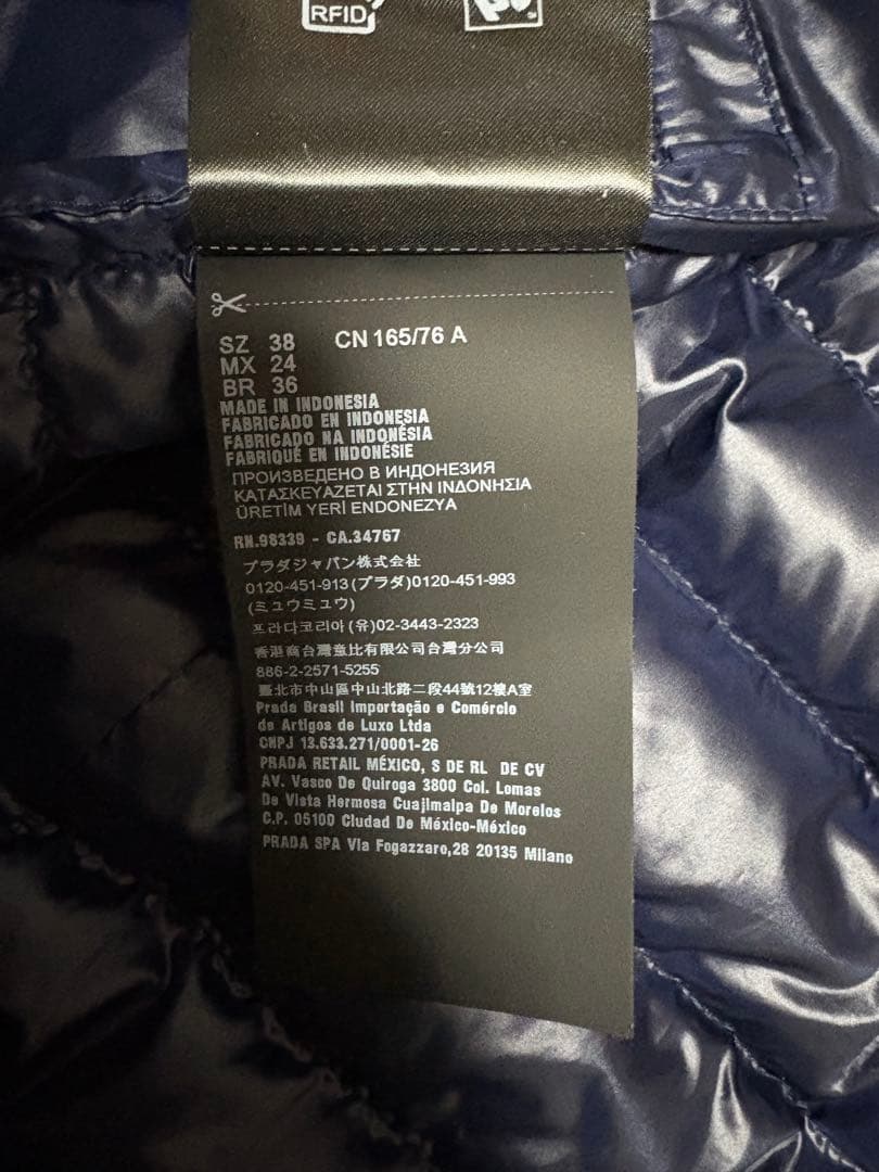 k*0様 PRADA ブラック ダウンジャケット フード付き