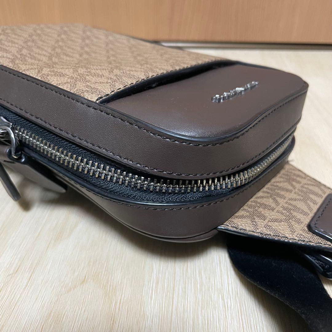【美品】MICHAELKORS マイケルコース　スリングバッグ　MKシグネチャー