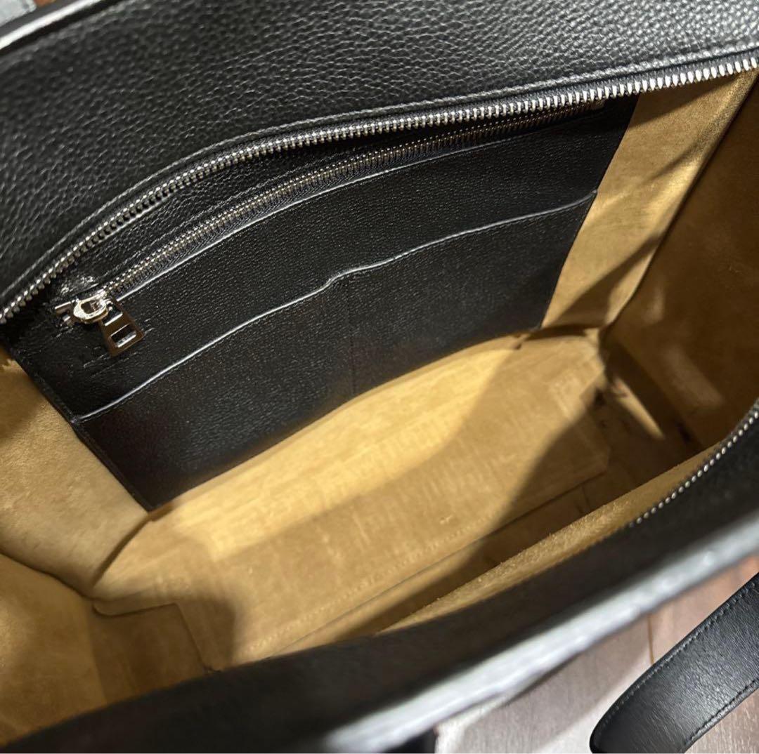 【美品】ロエベ　バックルジッパートート 黒 バッグチャーム付