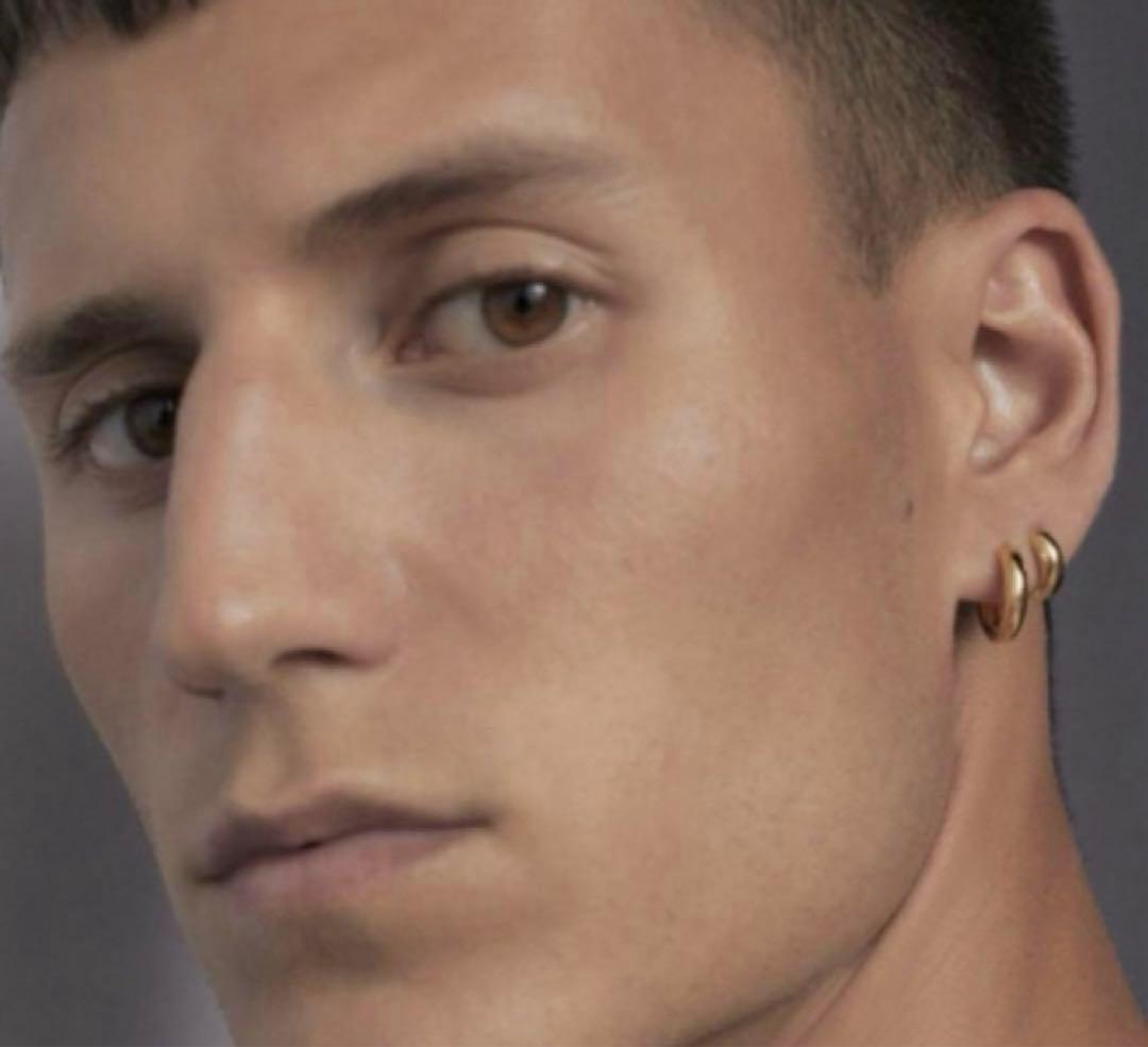 箱無しSale‼️マリアブラックHot Lips Huggie片耳用【1点のみ】