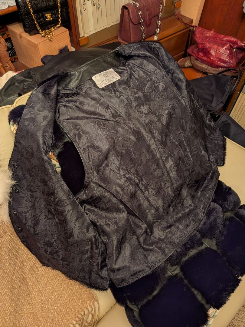 伊達の極み 極上シールスキン毛皮ベスト　ゴマフアザラシ　艶ブラック