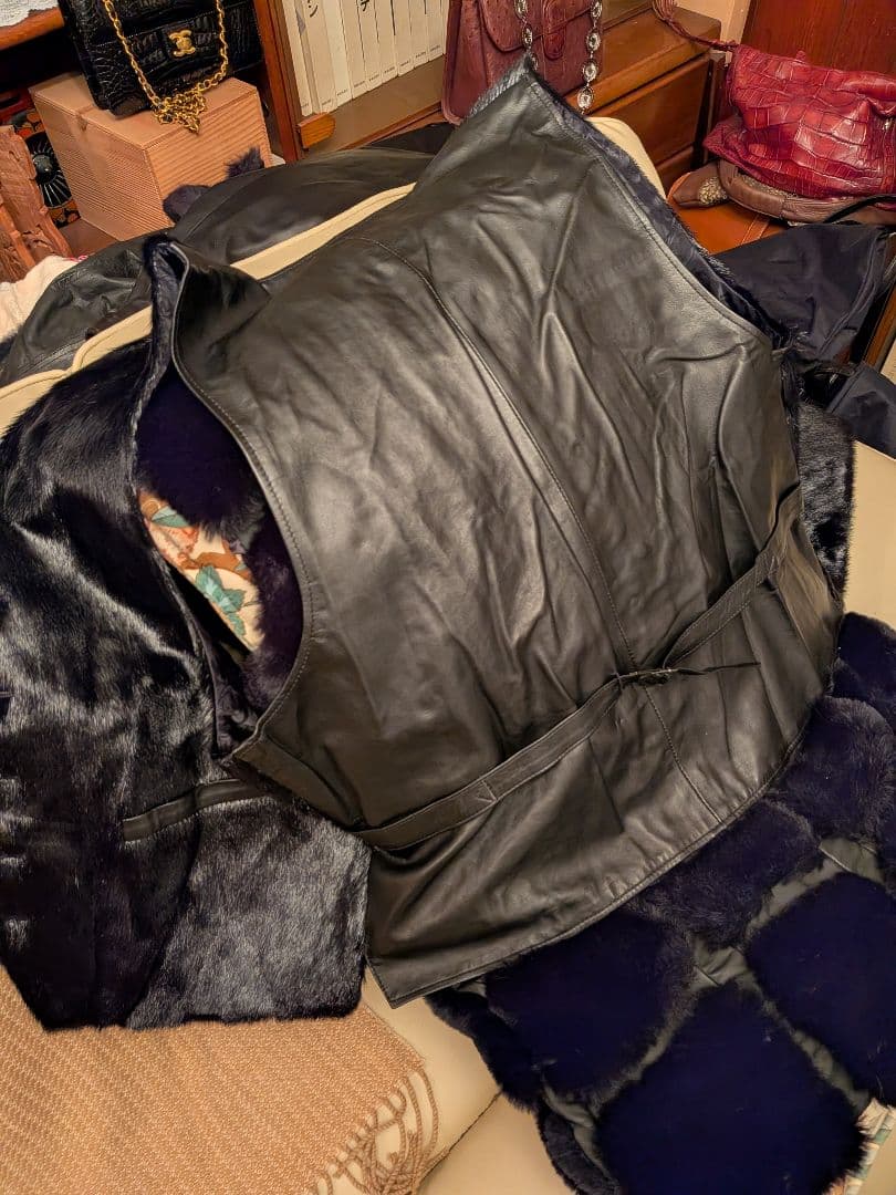 伊達の極み 極上シールスキン毛皮ベスト　ゴマフアザラシ　艶ブラック