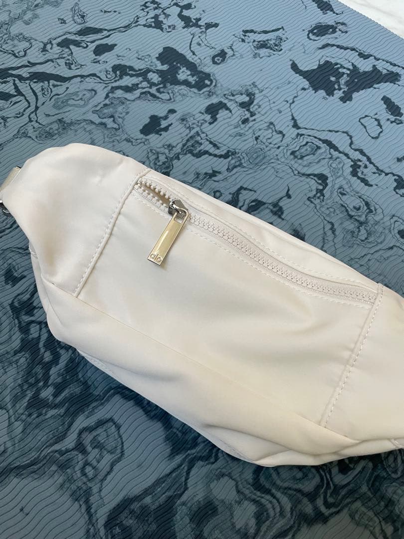 alo ボディバッグ IVORY