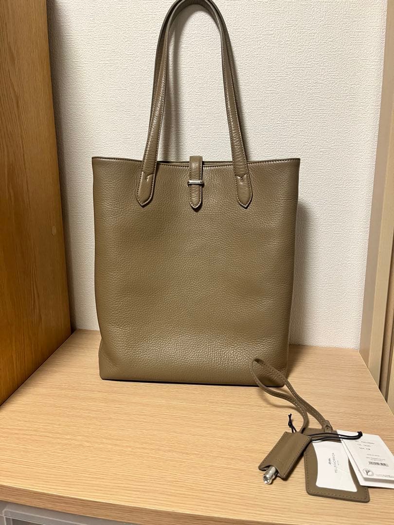 【美品】ペッレモルビダ　スリムトートバッグ　トープ