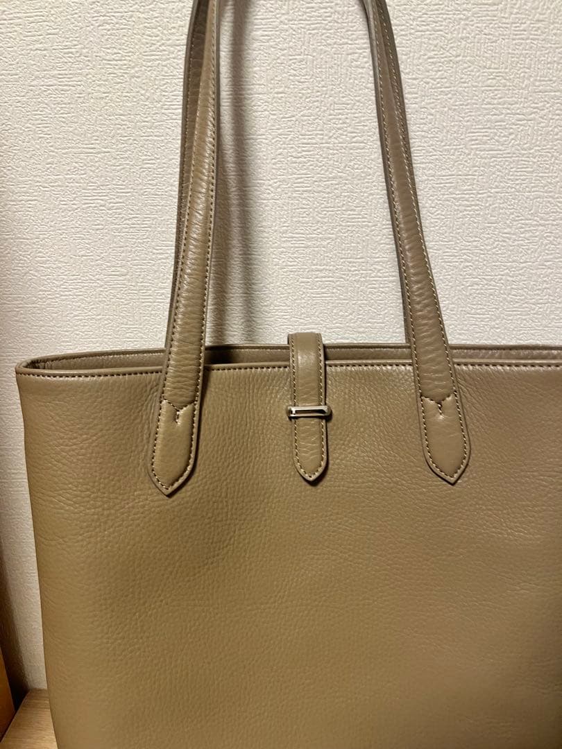 【美品】ペッレモルビダ　スリムトートバッグ　トープ