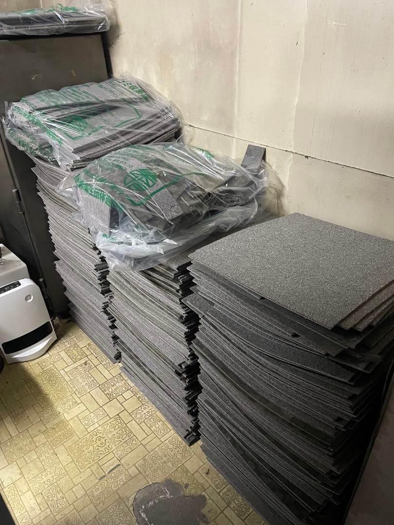 大量タイルカーペット グレー　宮城　150枚