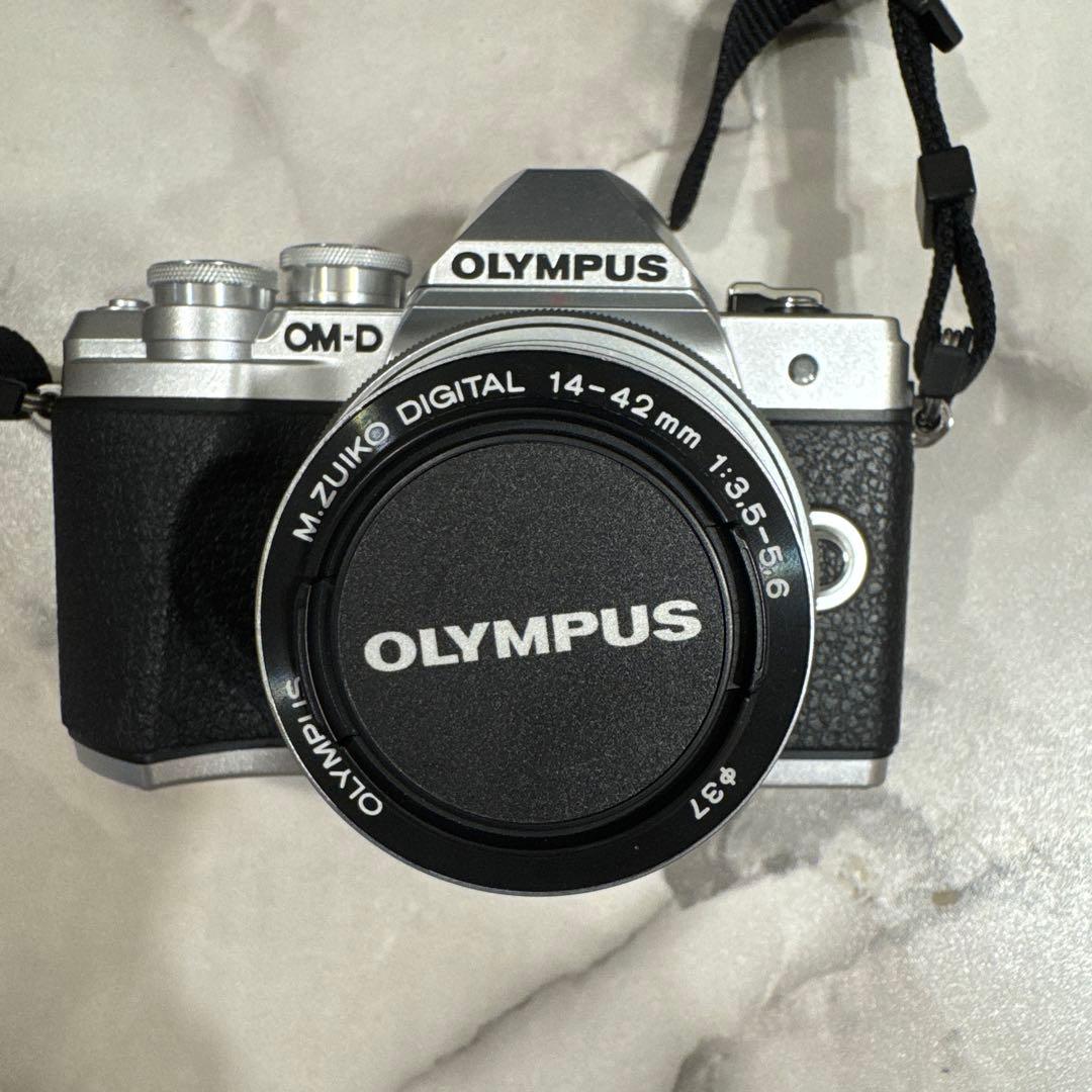 超美品☆OLYMPUS OM-D E-M10 MarkIII ダブルズームセット