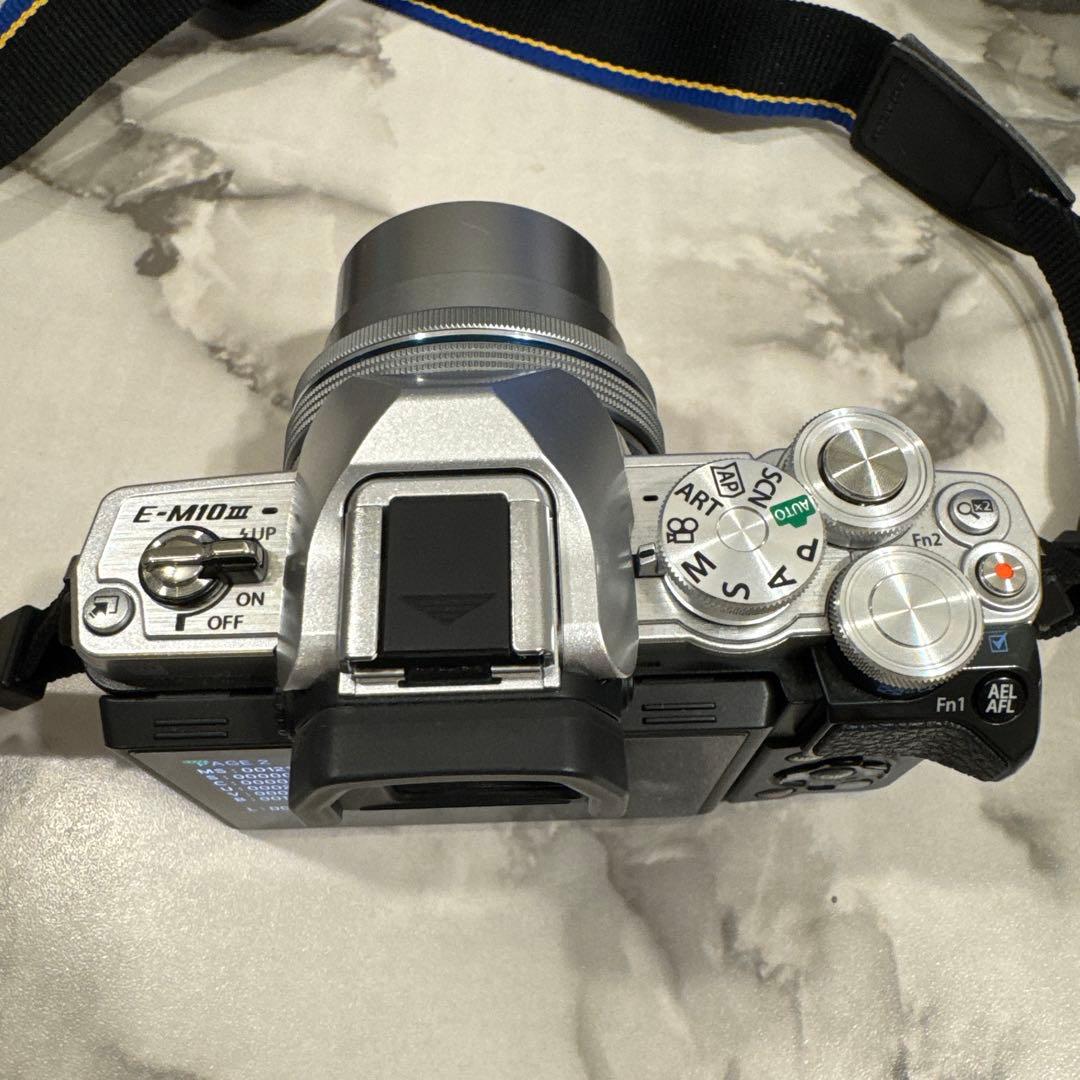 超美品☆OLYMPUS OM-D E-M10 MarkIII ダブルズームセット