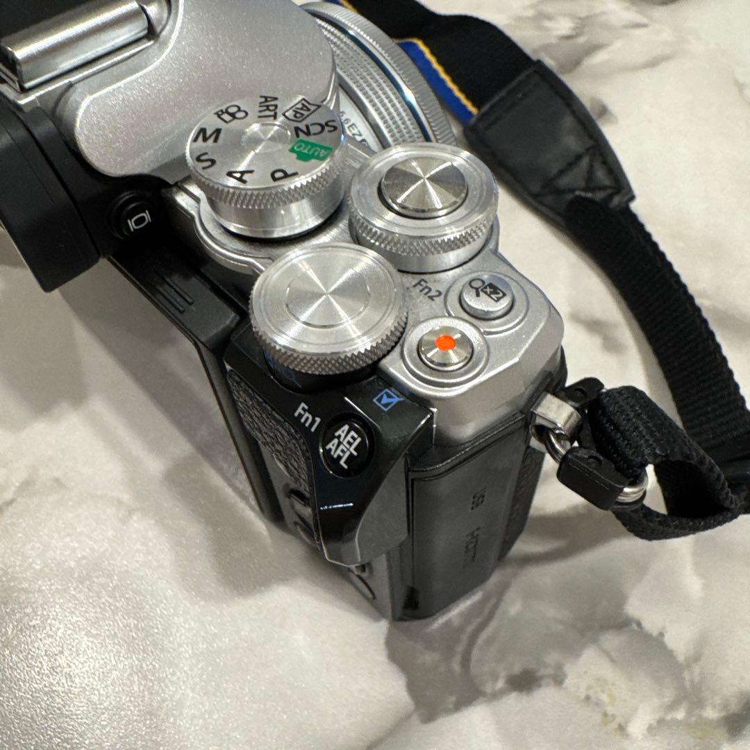 超美品☆OLYMPUS OM-D E-M10 MarkIII ダブルズームセット