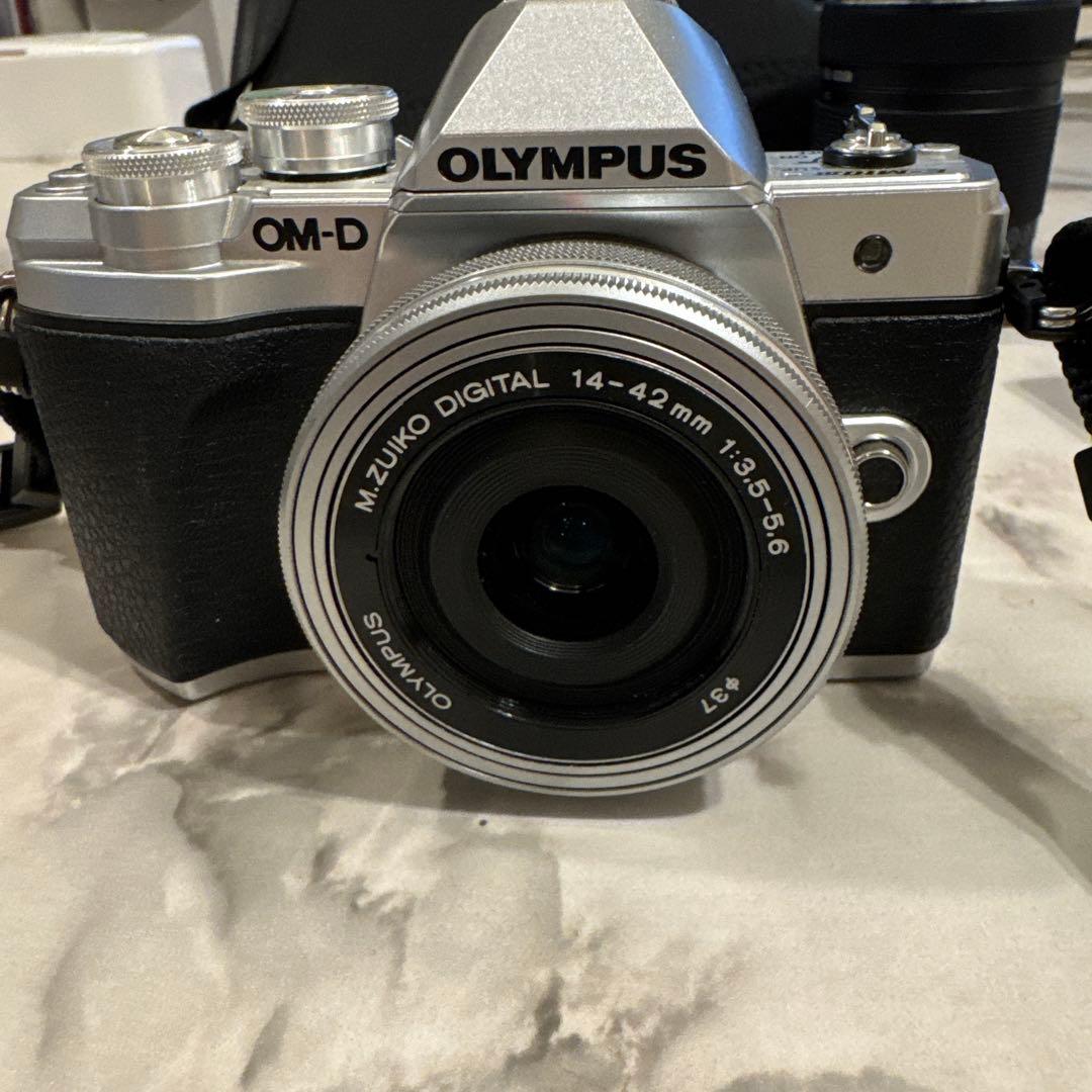 超美品☆OLYMPUS OM-D E-M10 MarkIII ダブルズームセット