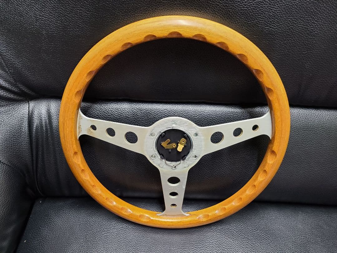 momo ウッドステアリング 35パイ ホーンボタン・配線付き レトロ