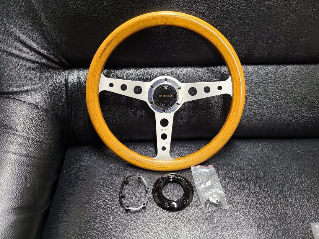 momo ウッドステアリング 35パイ ホーンボタン・配線付き レトロ