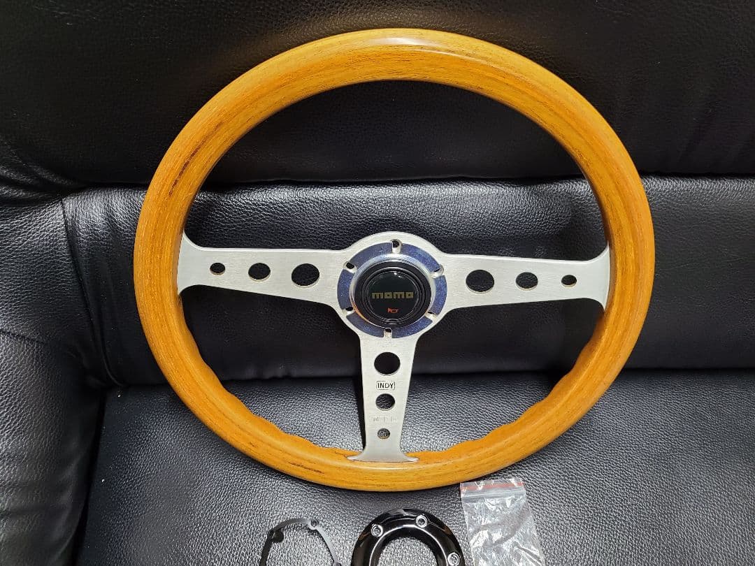 momo ウッドステアリング 35パイ ホーンボタン・配線付き レトロ