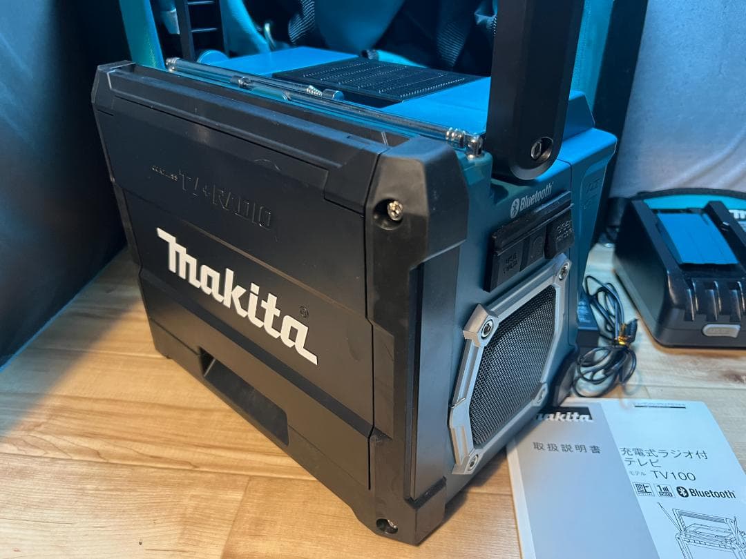 侍*ン様 マキタ 充電式ラジオ付テレビ TV100・ハンディライト ML807