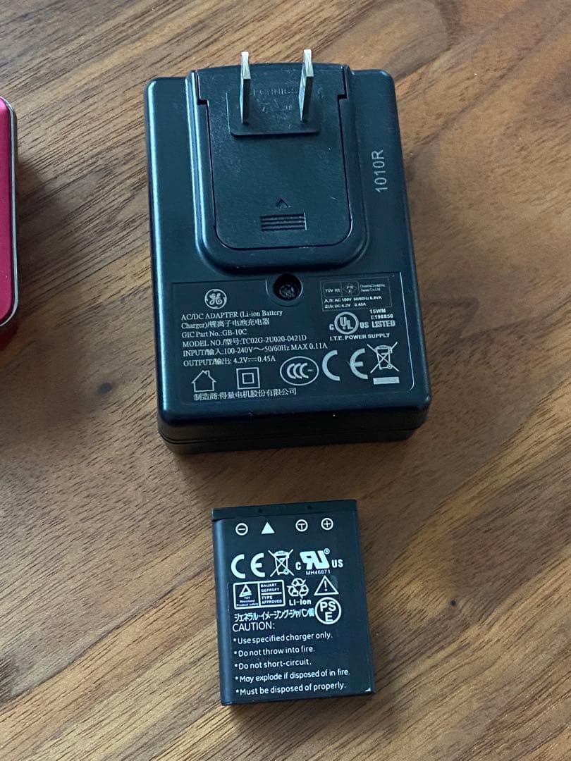 ほぼ新品！デジカメ　GE E1486TW RED