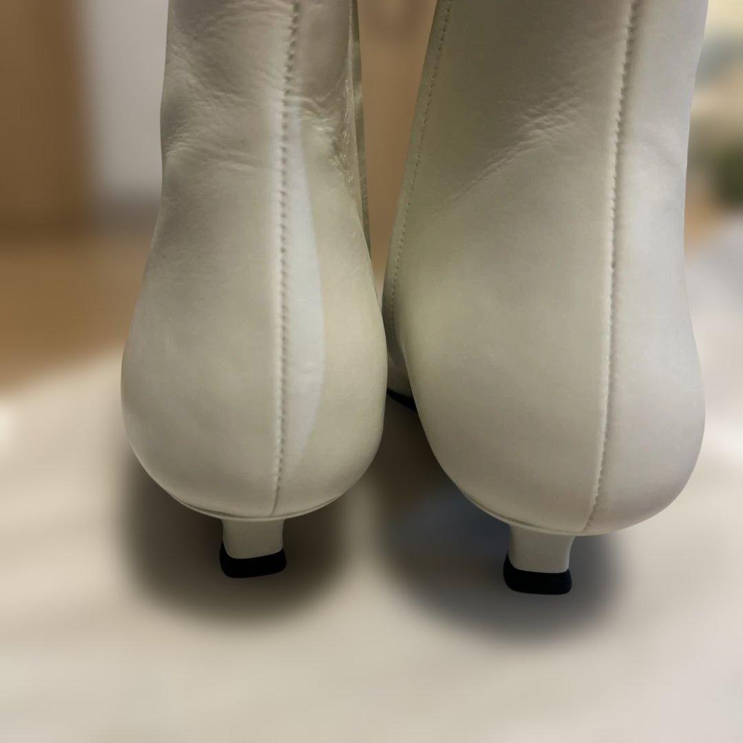 再値下げTHE ROW ホワイト ポインテッドトゥ Coco37