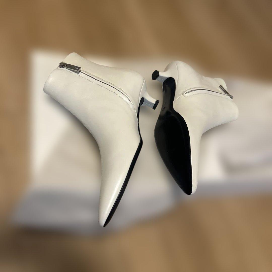 再値下げTHE ROW ホワイト ポインテッドトゥ Coco37