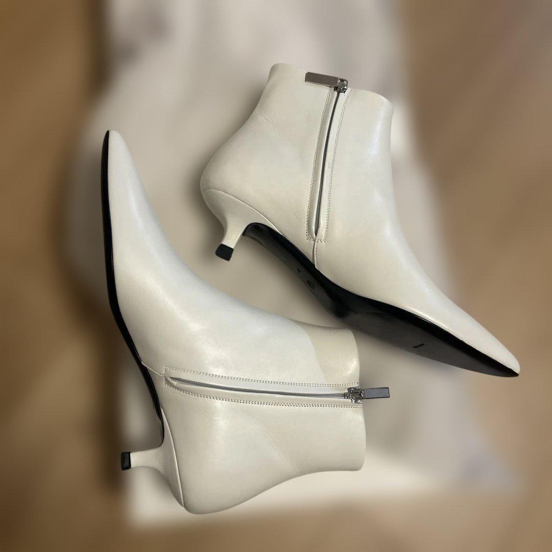 再値下げTHE ROW ホワイト ポインテッドトゥ Coco37