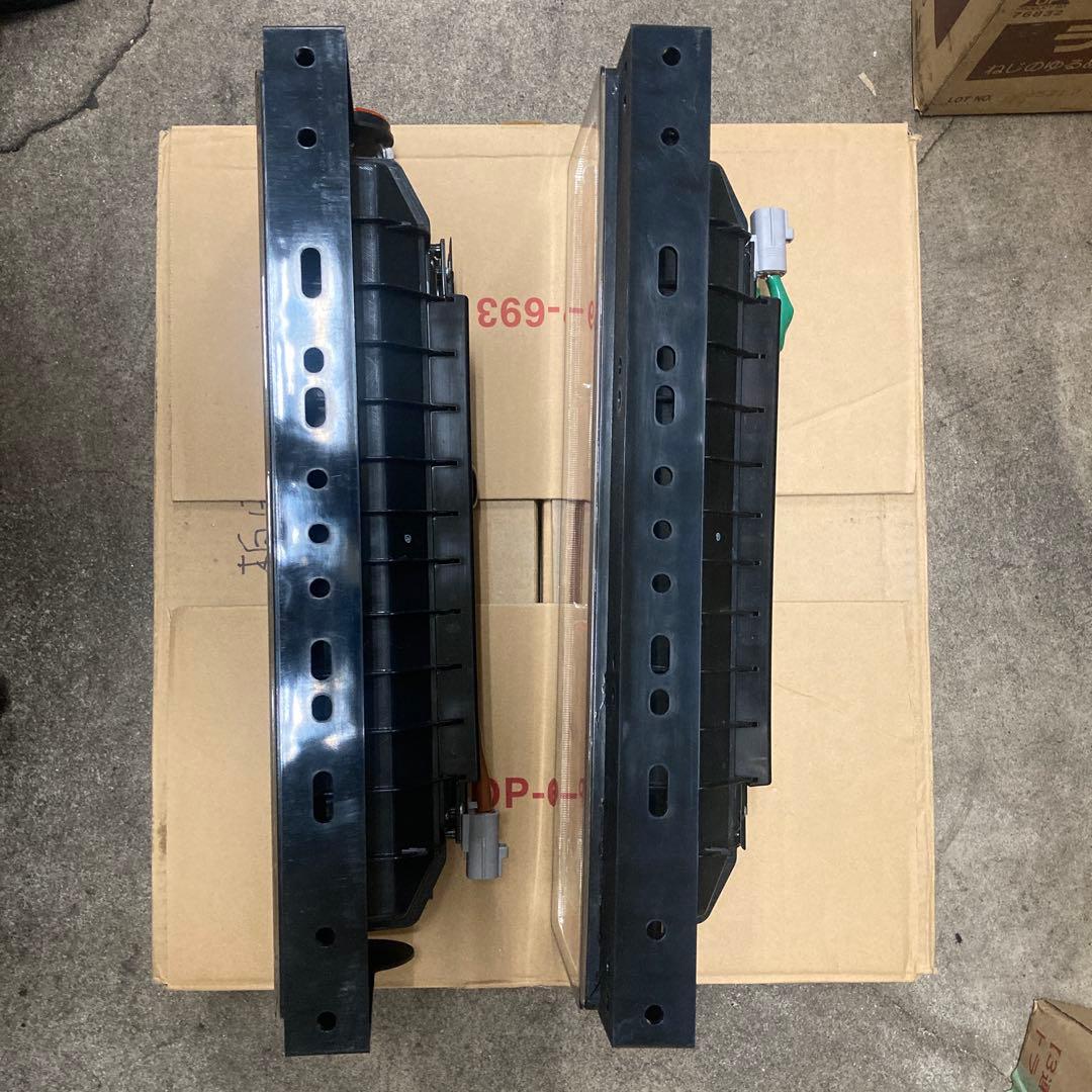 トラック用オールLEDリアコンビネーションランプ　シーケンシャル