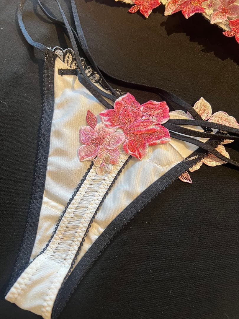 【新品タグ付き】 サルート 13グループ キャミソール & ショーツセット L